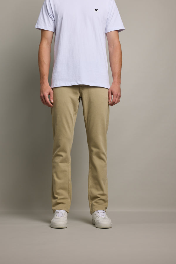 A man in a white t-shirt and Barkers Wanderer Straight Coloured Jean stands against a plain background.