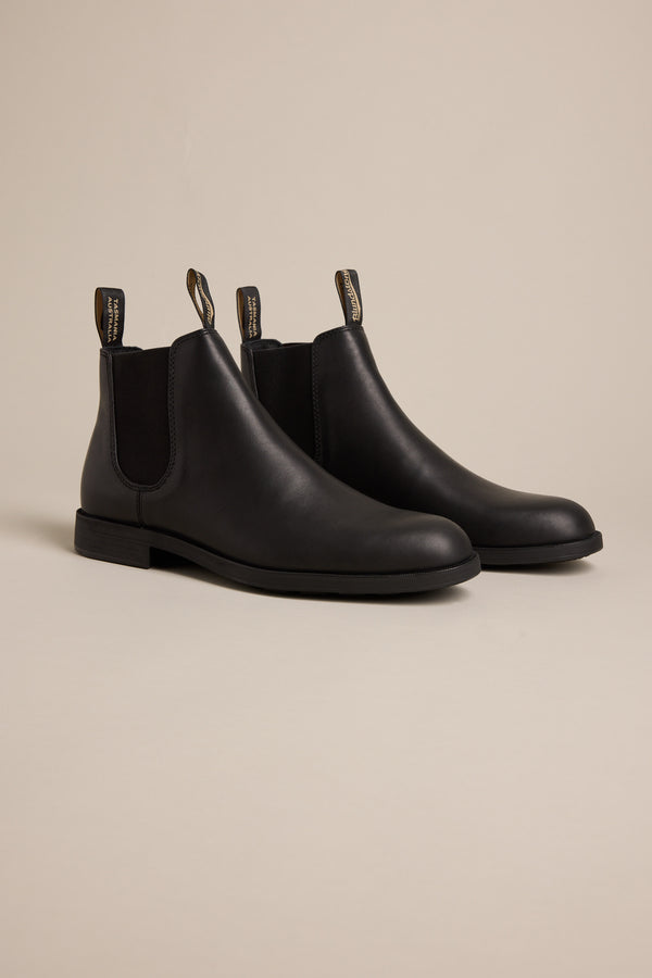 Blundstone Dress Chelsea Boots #1901 in black, tailored fit