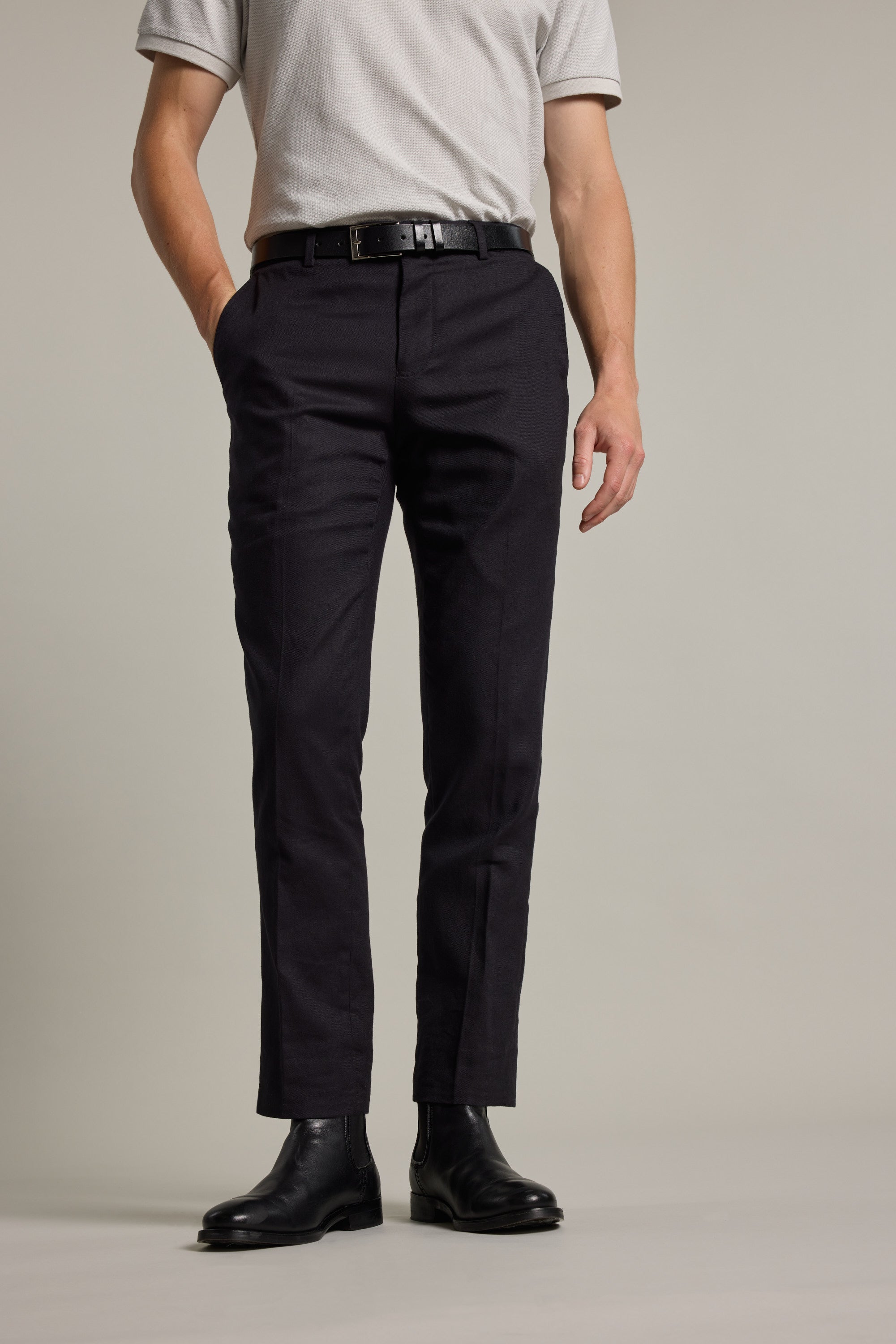 Barkers Windsor Texture Linen Pant in black, tapered fit