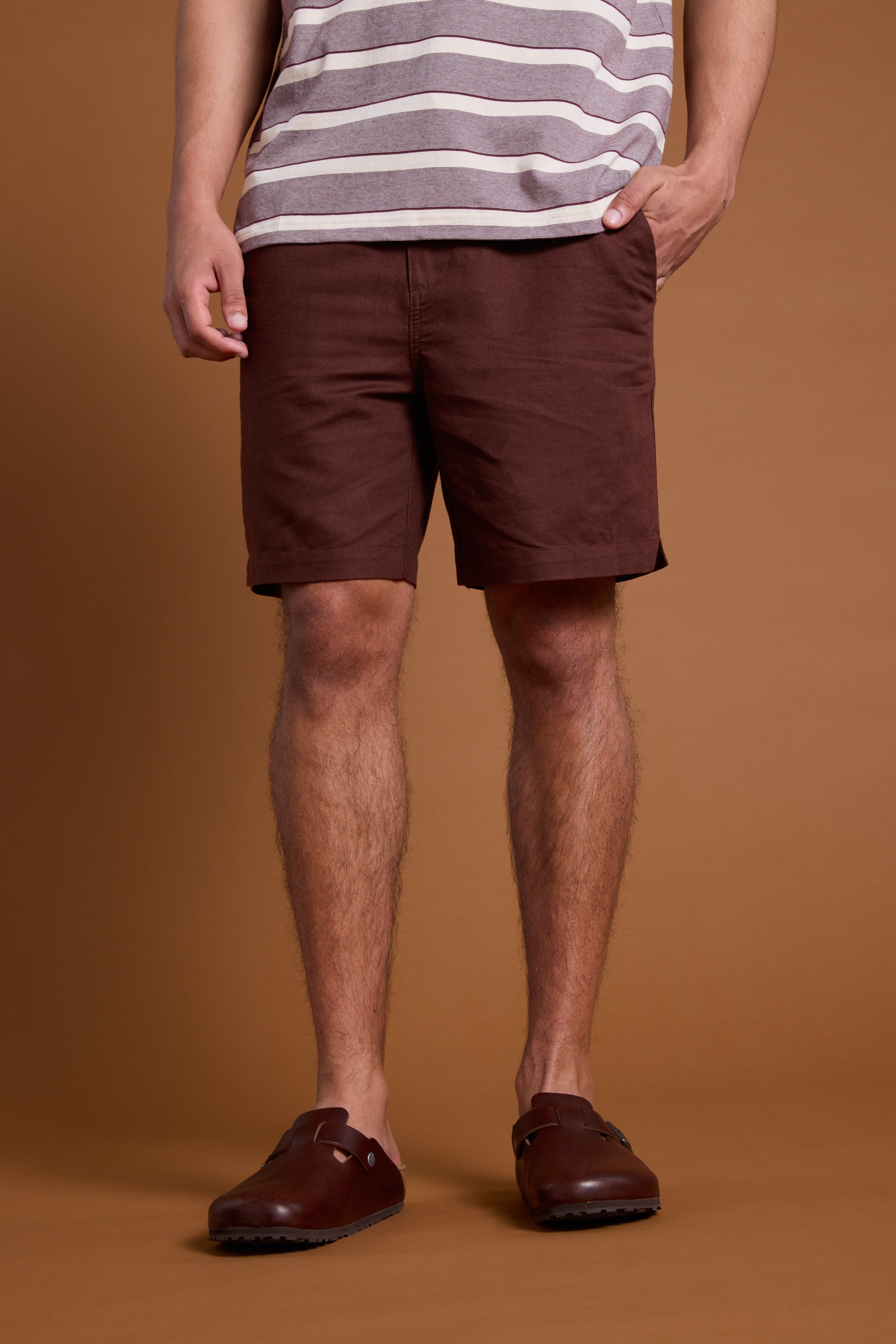 Barkers Jasper Linen Weekend Short in mahogany, relaxed fit, alternate view