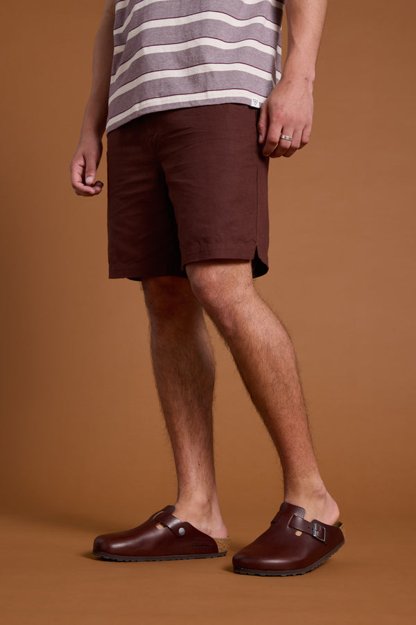 Barkers Jasper Linen Weekend Short in mahogany, relaxed fit, additional view