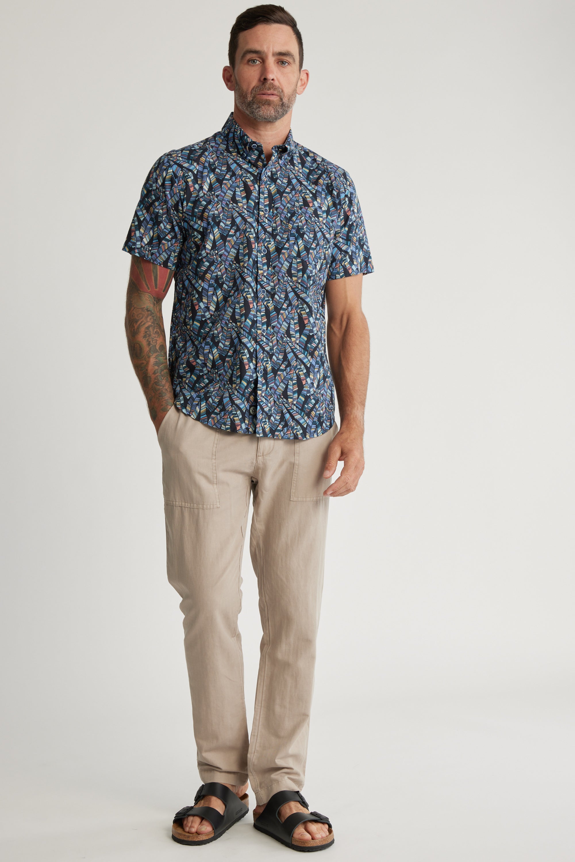 Barkers Longleaf Print Shirt in light blue, tailored fit, alternate view