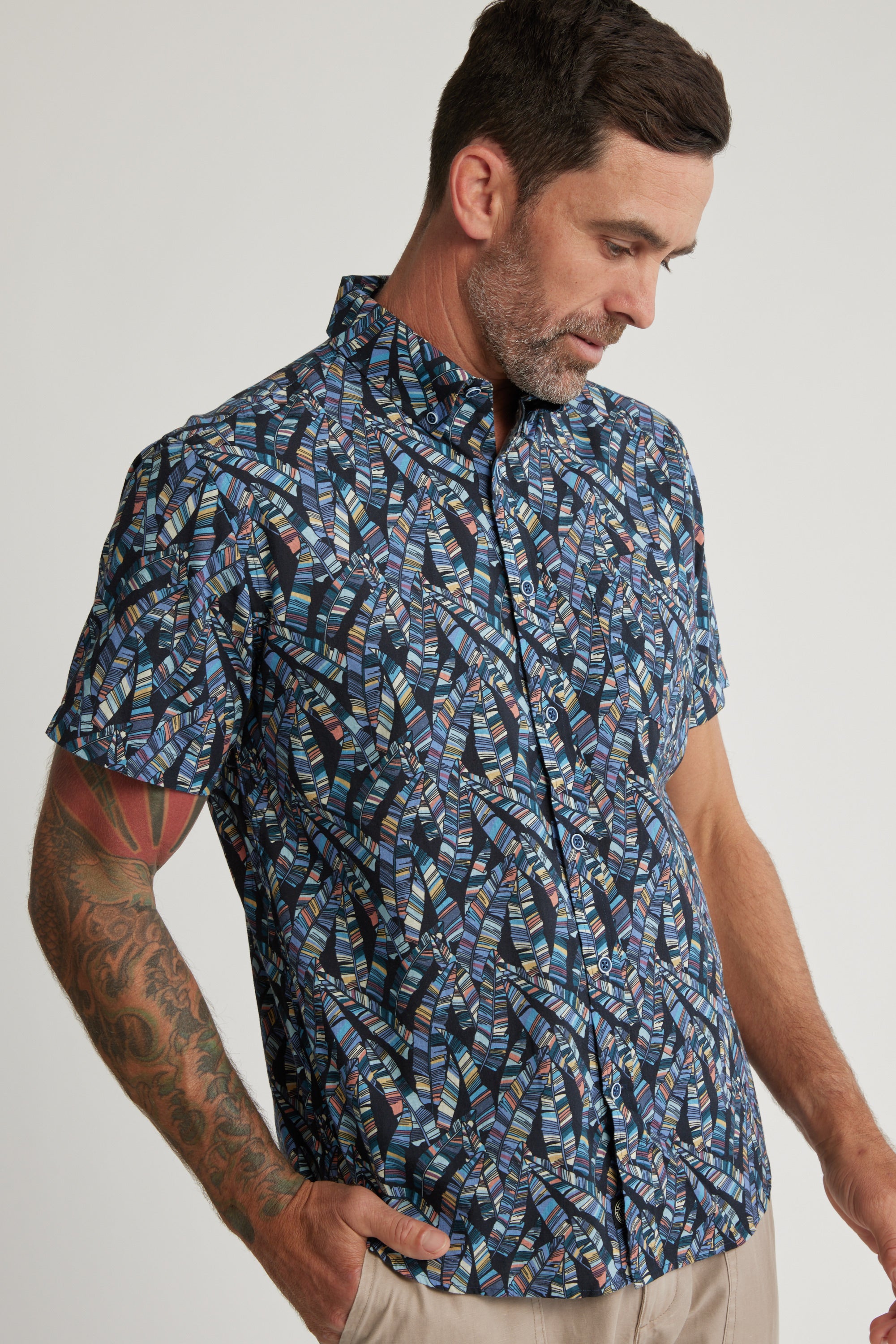 Barkers Longleaf Print Shirt in light blue, tailored fit, additional view