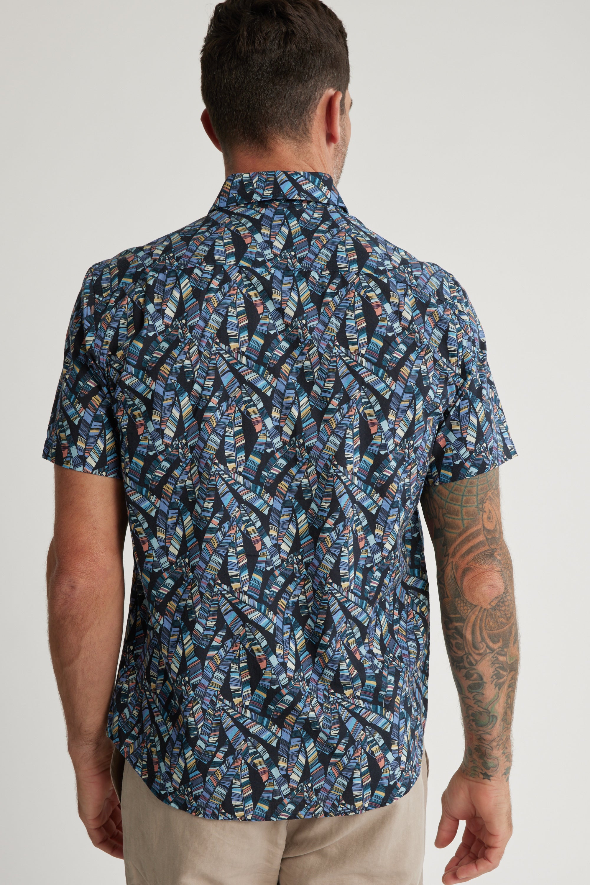 Barkers Longleaf Print Shirt in light blue, tailored fit, additional view