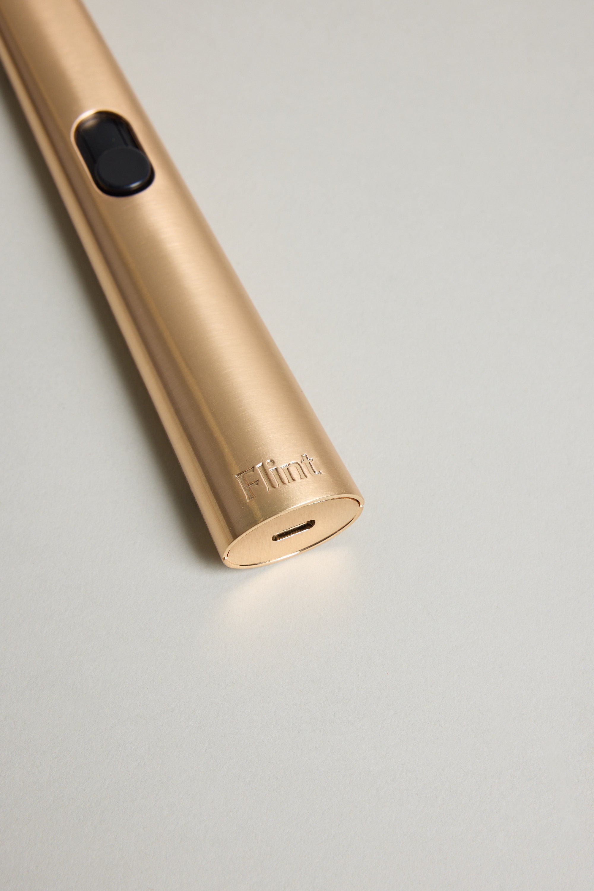Flint Rechargeable Lighter 2.0 in gold, additional view
