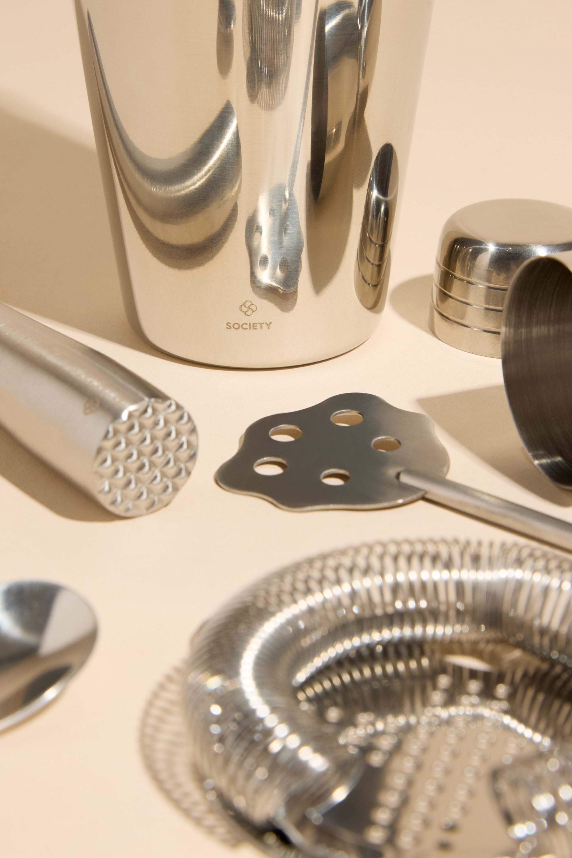 Society Paris Cocktail Mixologist Kit: stainless steel shaker, jigger & essential bar tools.