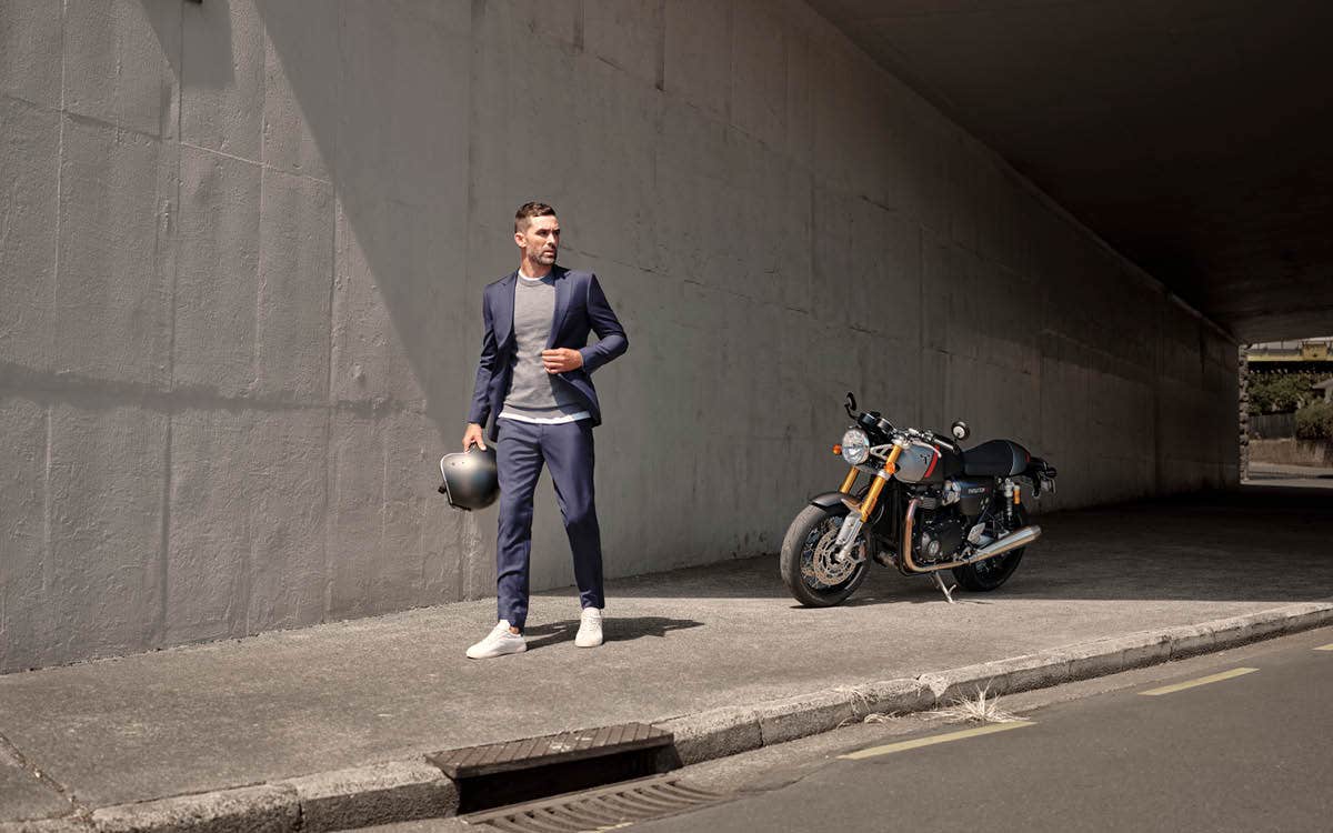 Triupmh Thruxton 1200 R – The On-Duty Option